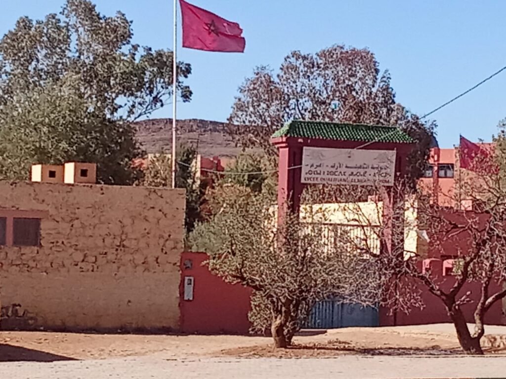 خلافات حادة ومشادات بثانوية إيغرم تنتهي بإصابة خطيرة لتلميذة من جماعة النحيت على مستوى الفم بعد تكسير أسنانها وتهشّم نظارتها الطبية