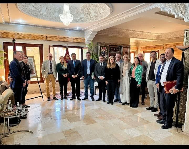 عامل إقليم تارودانت يستقبل وفداً رفيعاً من مجموعة جماعات مونبليي لتعزيز برنامج التعاون اللامركزي المغربي-الفرنسي وتطوير مشاريع حوض أرغن