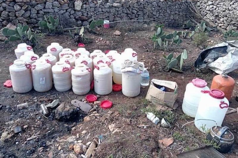 ضربة أمنية بأولاد برحيل.. الدرك الملكي يطيح بمشتبه فيهما ويحجز 100 لتر من “ماء الحياة” وكمية من الحشيش